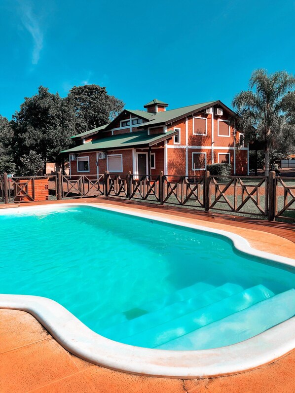 2 outdoor pools