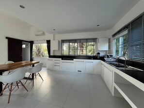 Villa, 2 Bedrooms, Accessible, Smoking | Interior
