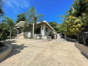 Property grounds - Big Mansion Metro Area (Santa Cruz)