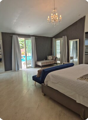 5 bedrooms, iron/ironing board, internet, bed sheets