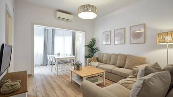Deluxe Apartment, 4 Bedrooms, Balcony | Iron/ironing board