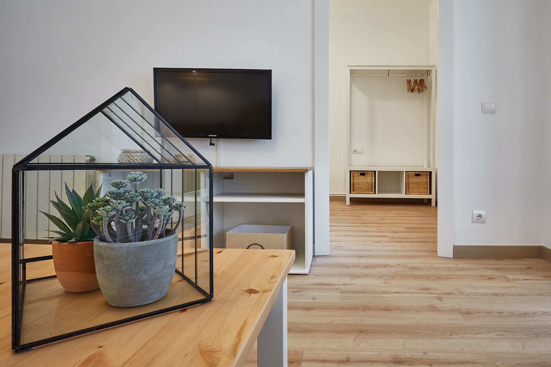 Apartamento, 4 quartos, sacada | Área de estar | TV de tela plana