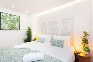 3 bedrooms, desk, iron/ironing board, travel cot