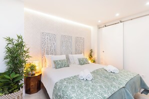 3 bedrooms, desk, iron/ironing board, travel crib