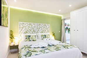 3 bedrooms, desk, iron/ironing board, travel cot