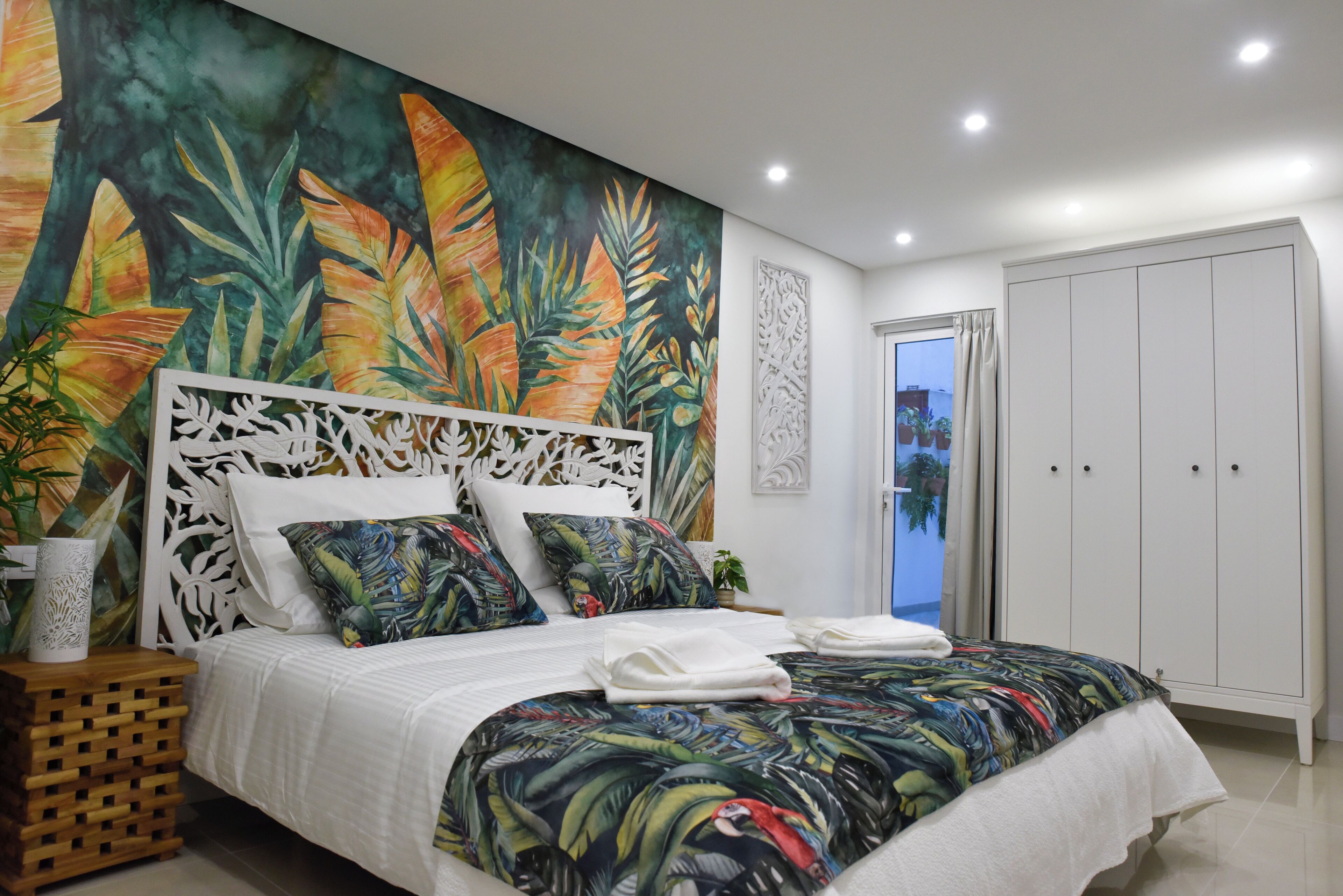 3 bedrooms, desk, iron/ironing board, travel crib