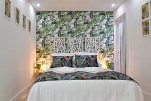 3 bedrooms, desk, iron/ironing board, travel crib