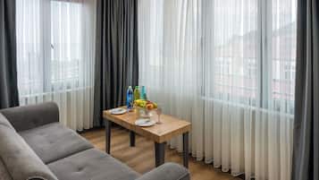 Family Quadruple Room, Partial Sea View | Living area