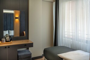 Deluxe Twin Room | In-room safe, free WiFi