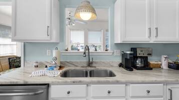 House, Multiple Beds (Leaning Palms) | Private kitchen | Spices, reusable coffee/tea filters