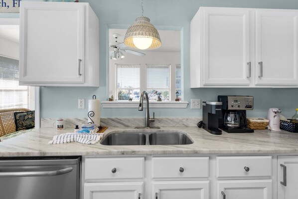 منزل - عدة أسرّة (Leaning Palms) | مطبخ خاص | توابل، مصافٍ للقهوة/للشاي (قابلة للاستعمال مجددًا)