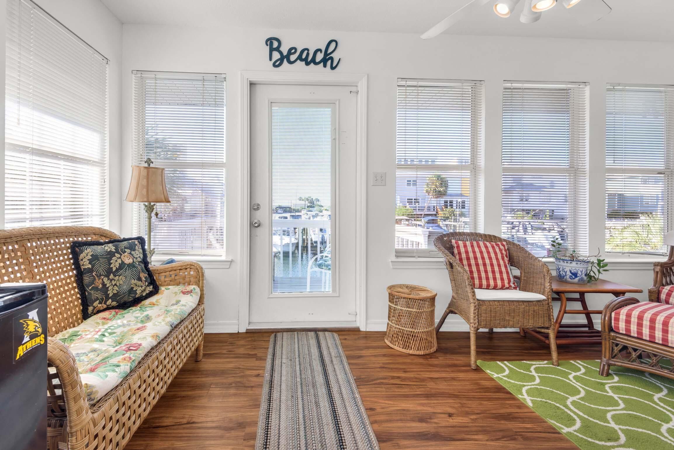 House, Multiple Beds (Leaning Palms) | Living area