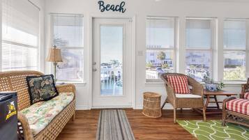 House, Multiple Beds (Leaning Palms) | Living area