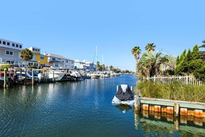 منزل - عدة أسرّة (Leaning Palms) | مارينا