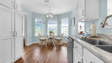 House, Multiple Beds (Leaning Palms) | Private kitchen | Spices, reusable coffee/tea filters