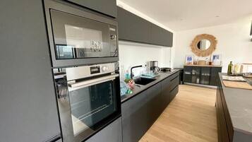 KĂŒhlschrank, Mikrowelle, Ofen, Herdplatte