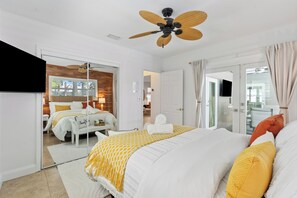 3 sovrum, skrivbord, strykjärn/strykbräda och resesäng