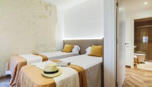 3 camere, una scrivania, ferro/asse da stiro, Wi-Fi gratuito