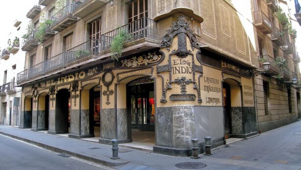 Exterior detail - Historic Charm Meets Modern Comfort (Barcelona)