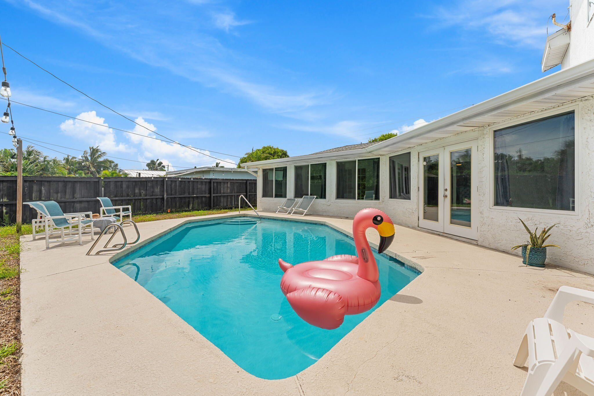 House (6 Bedrooms) | Front of property