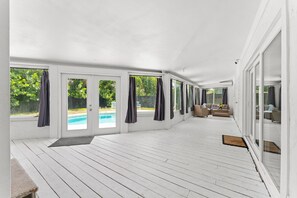 House (6 Bedrooms) | Interior