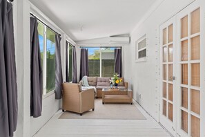 House (6 Bedrooms) | Interior