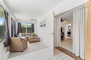 House (6 Bedrooms) | Interior