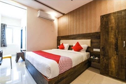 SR GRAND HOTEL