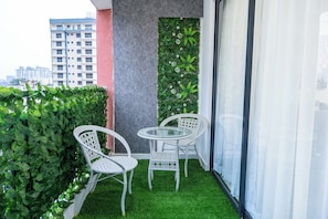 Departamento superior, 2 habitaciones, balcón, vista a la ciudad | Balcón