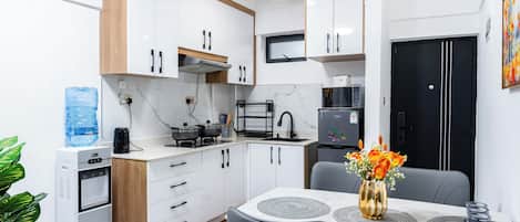 Superior Apartment, 2 Bedrooms, Balcony, City View | Private kitchen | Full-size fridge, microwave, stovetop, cookware/dishes/utensils