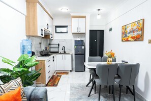 Superior Apartment, 2 Bedrooms, Balcony, City View | In-room dining