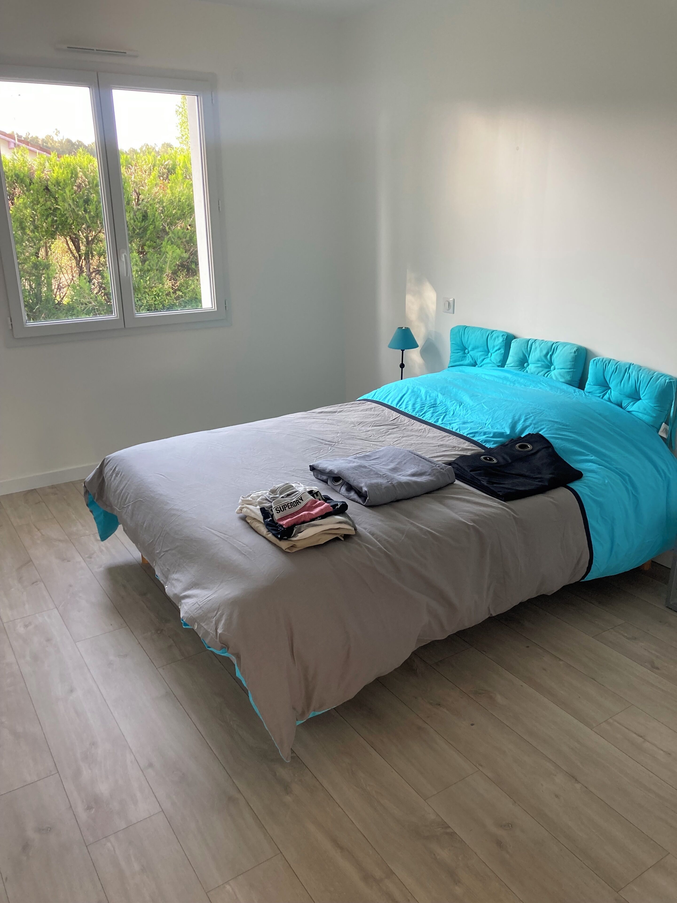 4 chambres, fer et planche à repasser, Wi-Fi, draps fournis