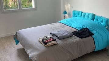 4 chambres, fer et planche à repasser, Wi-Fi, draps fournis