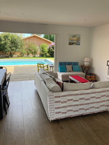 4-bedroom villa, private heated pool, enclosed garden8 minutes from the beach