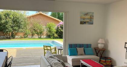 4-bedroom villa, private heated pool, enclosed garden8 minutes from the beach