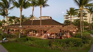 Condo (4 Bedrooms) | Restaurant