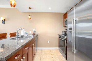 Condo (4 Bedrooms) | Private kitchen
