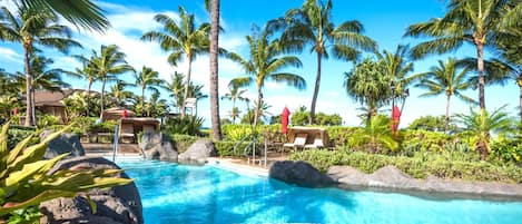 Condo (4 Bedrooms) | Piscine | Piscine extérieure, piscine avec cascade, parasols, chaises longues