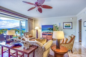 Condo (4 Bedrooms) | Living room | TV