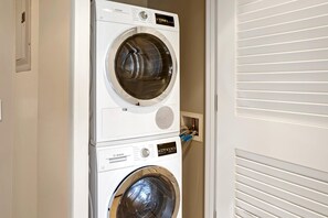 Condo (4 Bedrooms) | Laundry room
