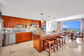 Condo (4 Bedrooms) | Private kitchen
