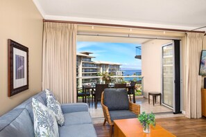 Condo (4 Bedrooms) | Living room