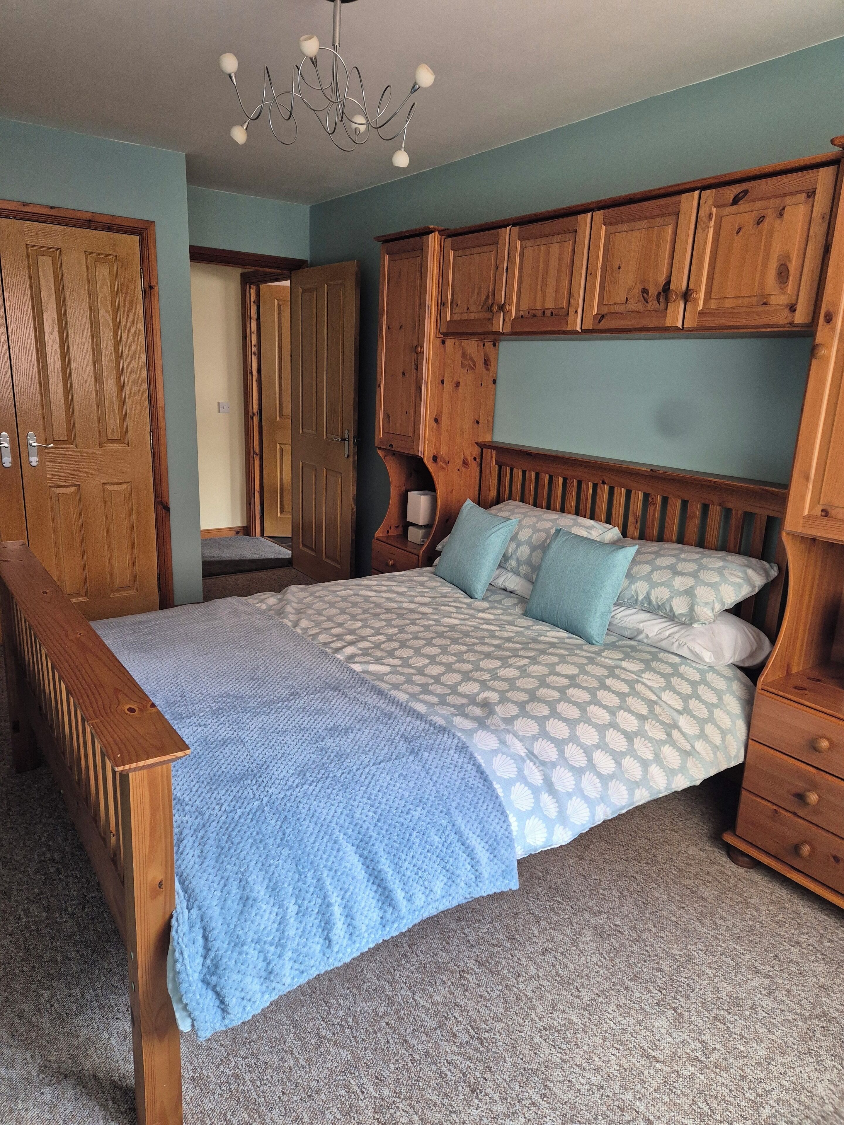 3 bedrooms, iron/ironing board, free WiFi, bed sheets