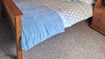 3 bedrooms, iron/ironing board, free WiFi, bed sheets