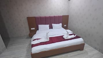 Basic Double Room | Desk, laptop workspace, free WiFi
