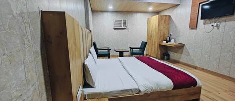 Bureau, espace de travail pour ordinateur portable, Wi-Fi gratuit