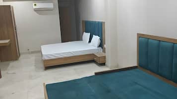 Phòng Suite dành cho gia đình | Bàn, khu vực làm việc phù hợp cho laptop