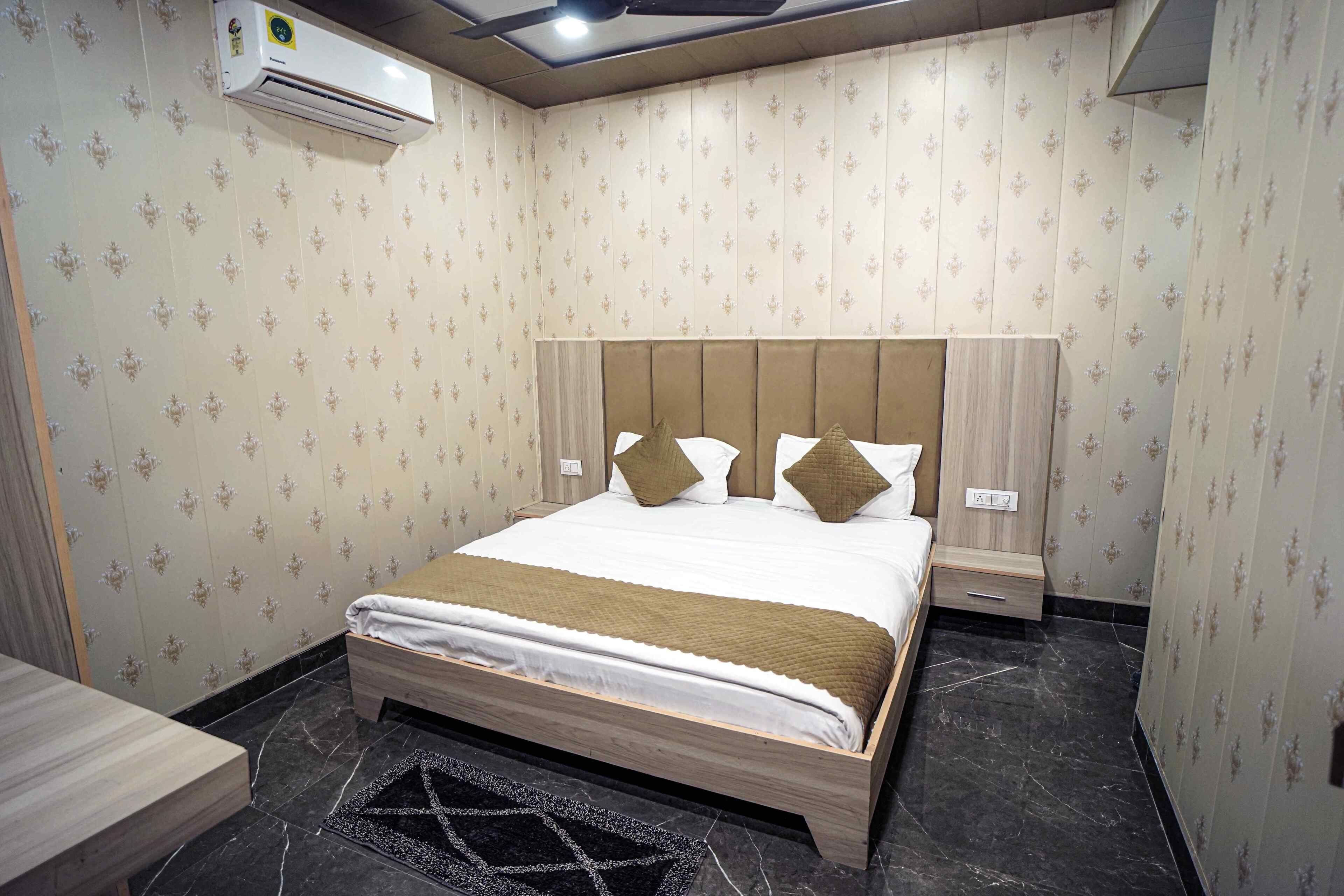 Basic Double Room | Desk, laptop workspace, free WiFi
