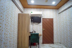 基本雙人房 | 書桌、筆電工作空間、免費無線上網