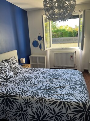 3 bedrooms, desk, iron/ironing board, travel crib - Family home with garden, near Disneyland (Montry)